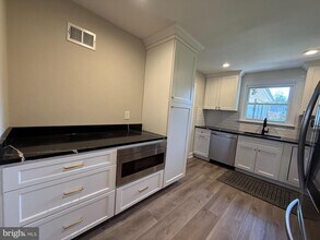 331 Candlewood Rd in Broomall, PA - Building Photo - Building Photo