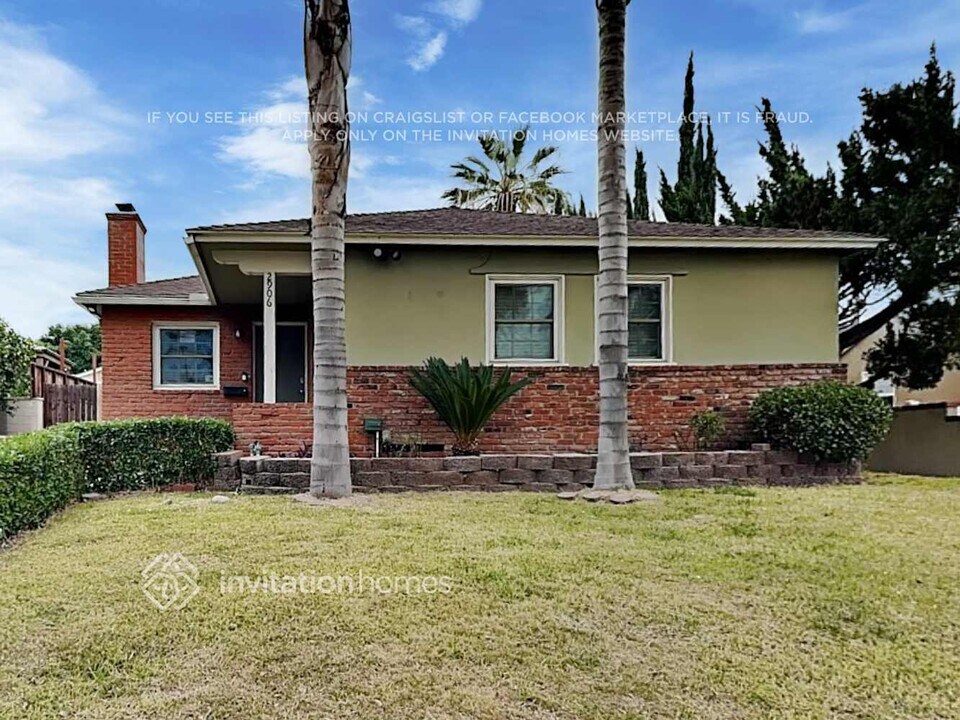 2906 N Frederic St in Burbank, CA - Foto de edificio