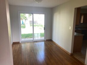 166 Harbet Ave NW in Cedar Rapids, IA - Building Photo - Building Photo