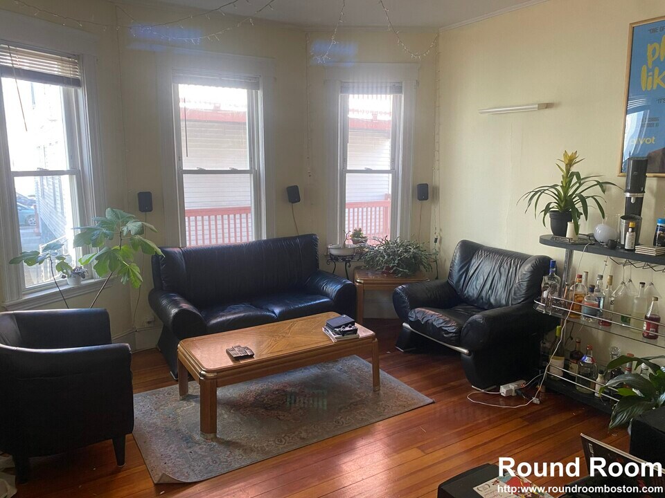 2 Imrie Rd, Unit #1 in Boston, MA - Building Photo