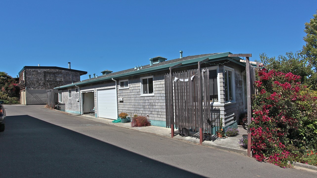 89 Girard Ave in Sausalito, CA - Foto de edificio