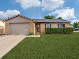 6900 Sandstone Ct in Fort Worth, TX - Building Photo