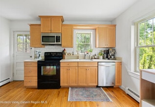 286 NY-28 in Kingston, NY - Building Photo - Building Photo