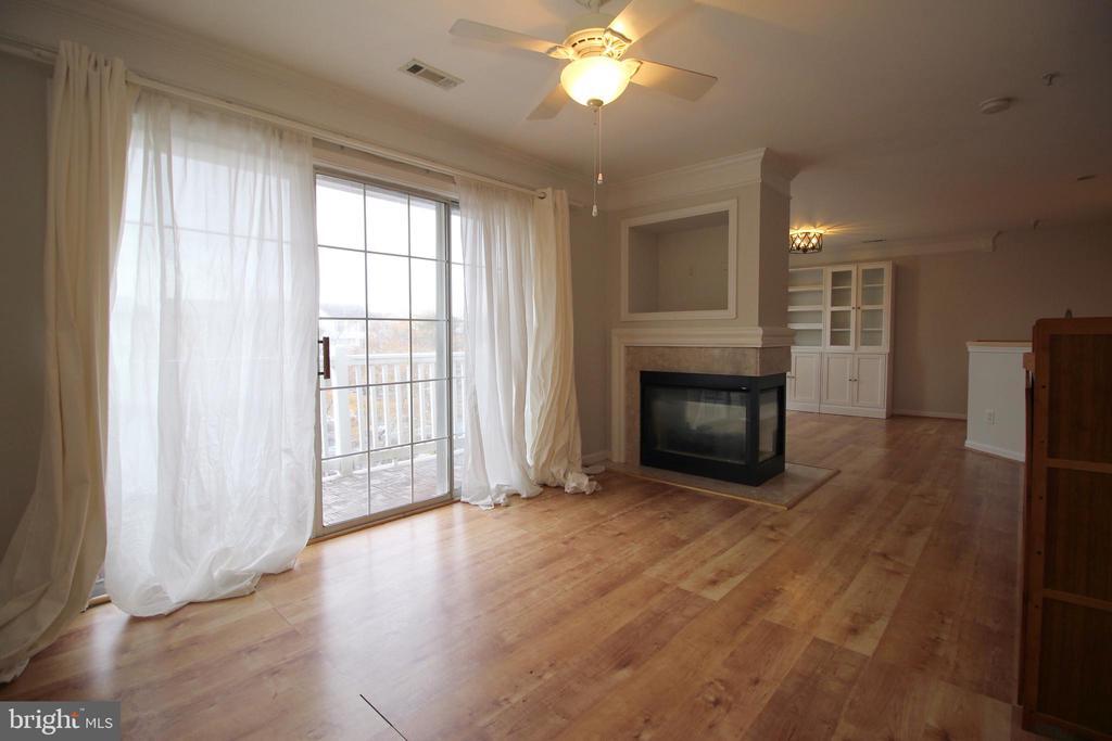 46944 Courtyard Sq in Sterling, VA - Building Photo