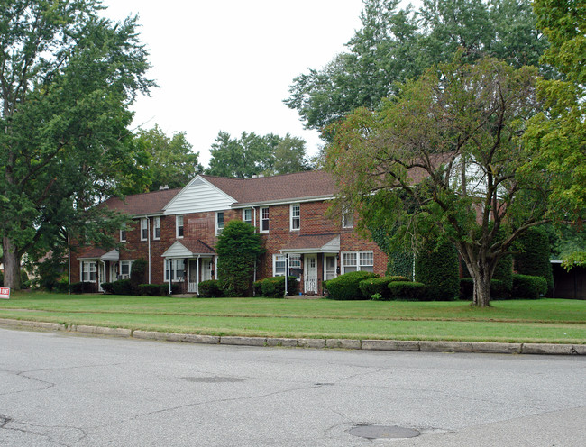 728-738 West St in Niles, OH - Foto de edificio - Building Photo