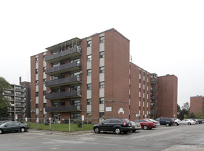 1470 Bloor St E in Mississauga, ON - Building Photo - Building Photo