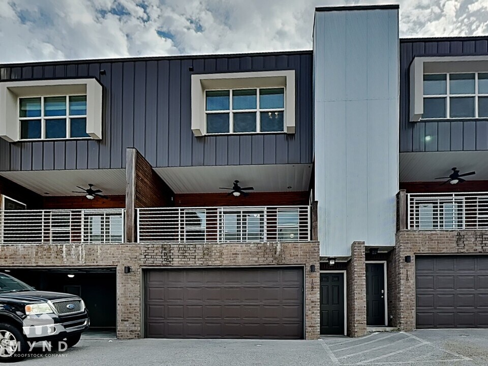 122 E Sycamore St in Fayetteville, AR - Building Photo