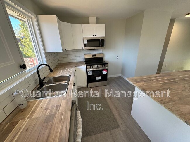 329 Albany St in Thunder Bay, ON - Building Photo - Building Photo