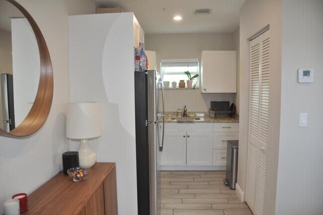 1216 NW 6th Ct in Fort Lauderdale, FL - Foto de edificio - Building Photo