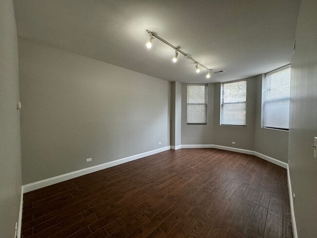 5402 N Winthrop Ave, Unit Gdn in Chicago, IL - Building Photo - Building Photo