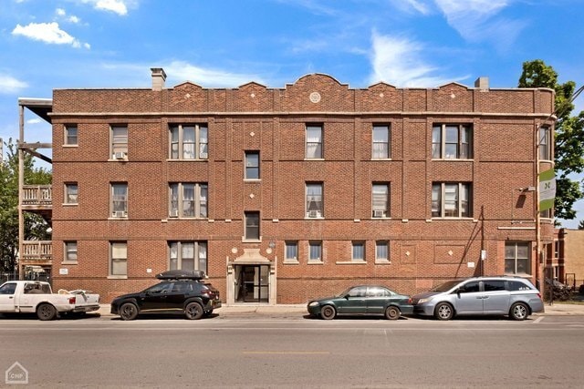 property at 2842 W Augusta Blvd