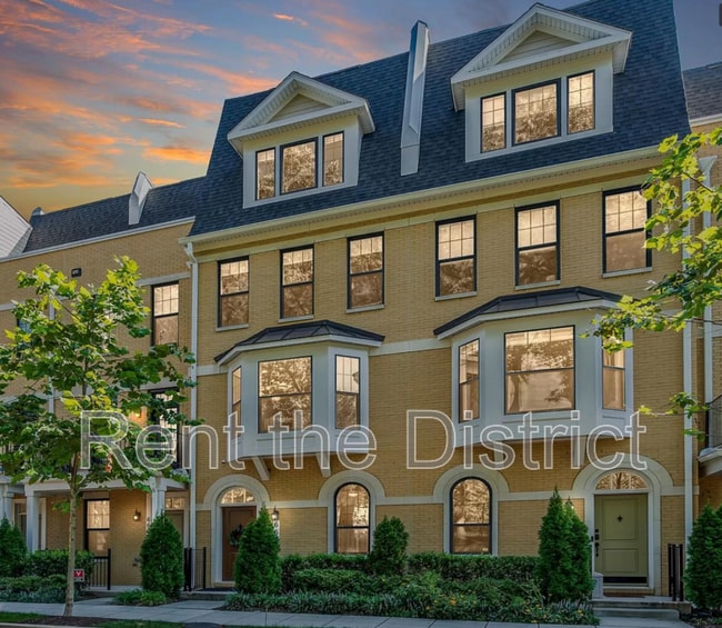 property at 662 Kenneth St NE
