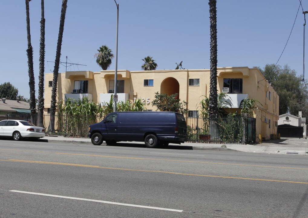 7425-7427 Vineland Ave in Sun Valley, CA - Foto de edificio