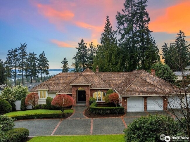 9416 NE 25th St in Clyde Hill, WA - Building Photo - Building Photo