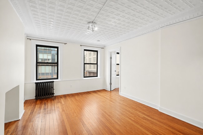 258 10th Ave, Unit 10TH AVE in New York, NY - Foto de edificio - Building Photo