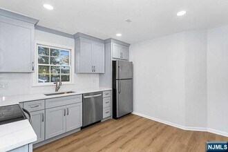 140 Pershing Ave in Ridgewood, NJ - Foto de edificio - Building Photo