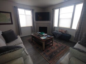 3842 SW Metolius Ave in Redmond, OR - Building Photo - Building Photo