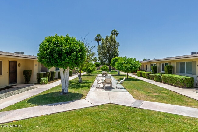 10935 W Santa Fe Dr in Sun City, AZ - Building Photo - Building Photo