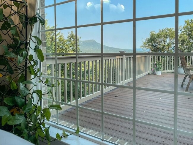 285 Steeplechase Dr in Penn Laird, VA - Foto de edificio - Building Photo