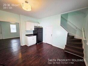 20 W High St in New Oxford, PA - Building Photo - Building Photo