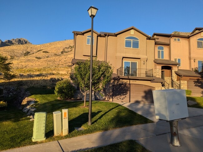 property at 10576 N Sage Vista Ln