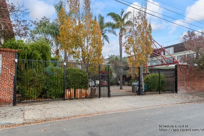 3016 Filbert St in Oakland, CA - Building Photo - Building Photo