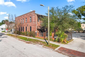 1301 E Columbus Dr in Tampa, FL - Foto de edificio - Building Photo