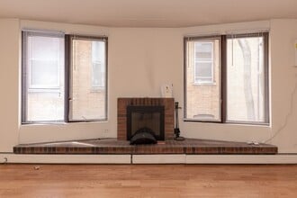 629 W Wellington Ave, Unit J08P in Chicago, IL - Foto de edificio - Building Photo