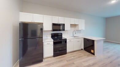 South Pointe Apartments in Council Bluffs, IA - Building Photo - Building Photo