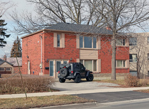 990 Danforth Rd in Toronto, ON - Building Photo - Primary Photo