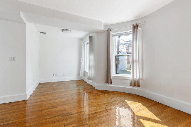 48 Cameron St, Unit 2 in Brookline, MA - Building Photo - Building Photo