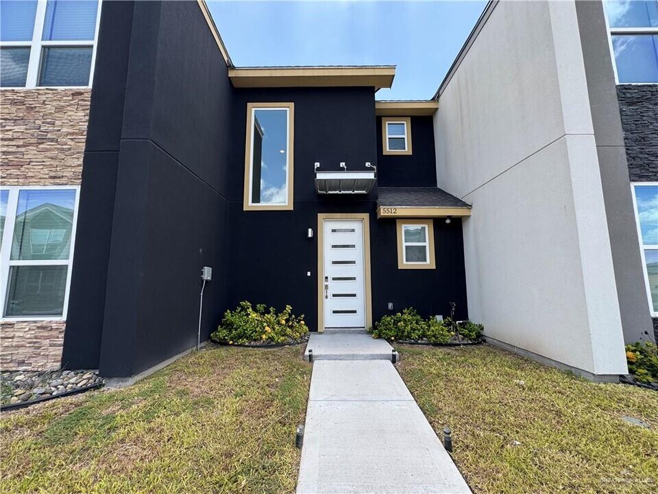 5512 N Crown Point in Pharr, TX - Building Photo