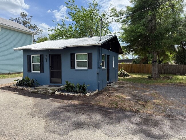 property at 754 Parklawn Ct