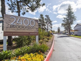 Brookwood Apartments in Hillsboro, OR - Building Photo