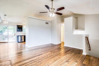 1206 E Mona Cir in Wichita, KS - Building Photo - Building Photo