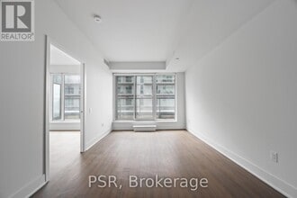 195 Deerfield Rd in Newmarket, ON - Building Photo - Building Photo