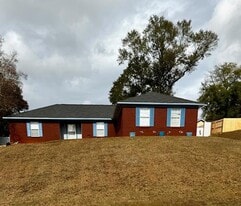 617 Green Dr in Enterprise, AL - Building Photo