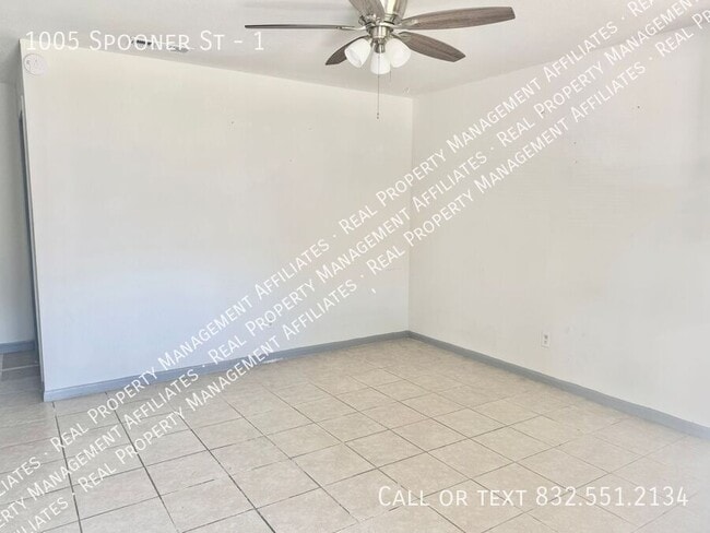 1005 Spooner St in Pasadena, TX - Building Photo - Building Photo