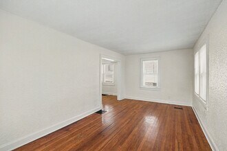 3315 E 52nd St in Kansas City, MO - Building Photo - Building Photo