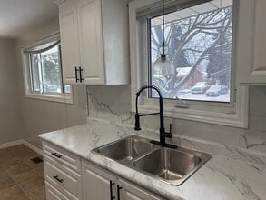 5 Parkway Crescent in Bowmanville, ON - Building Photo - Building Photo