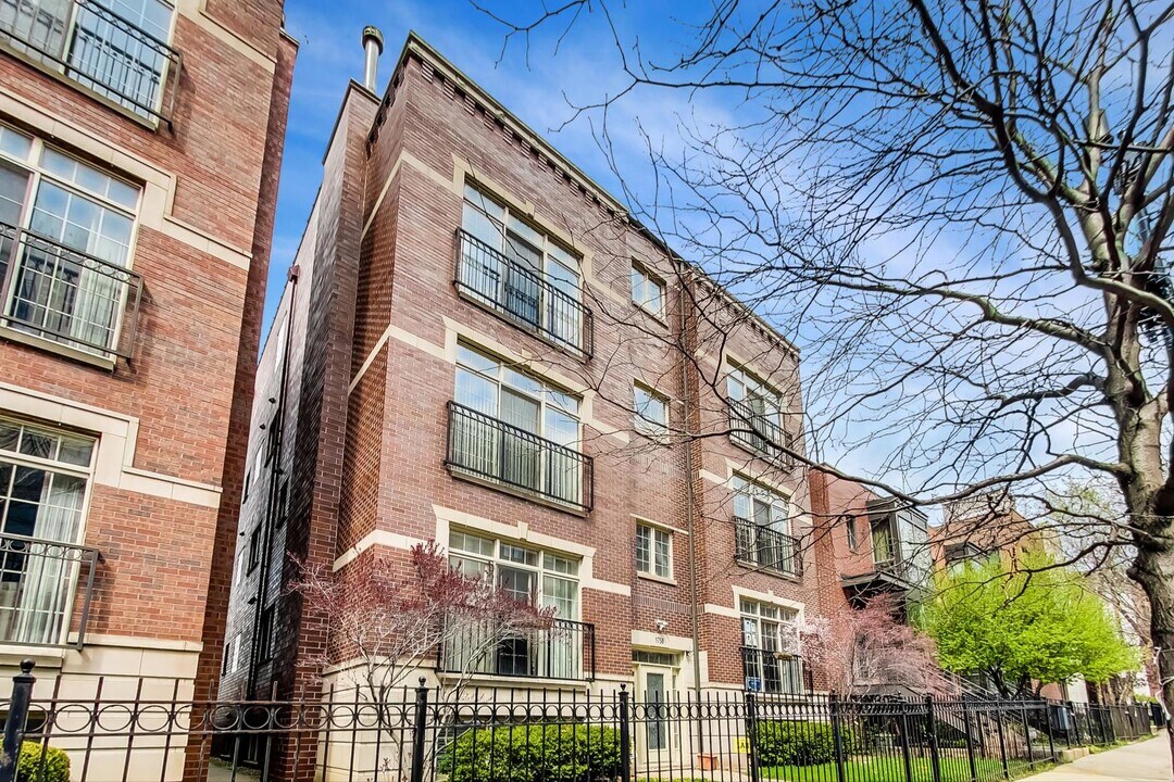 1758 W Diversey Pkwy in Chicago, IL - Building Photo