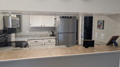 1051 S Highland St in Mount Dora, FL - Building Photo - Building Photo
