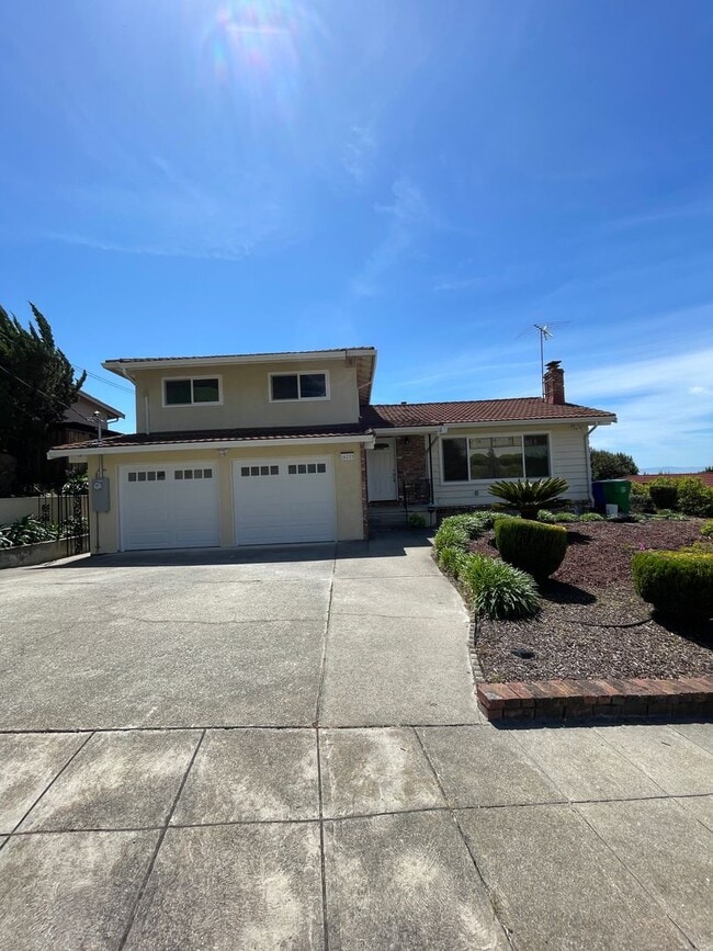 16233 San Remo Dr in San Leandro, CA - Building Photo - Building Photo
