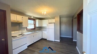 65 Wisteria St, Unit 2403 in Springfield, MA - Building Photo