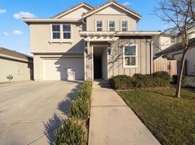 8292 Triplefin Way in Elk Grove, CA - Building Photo