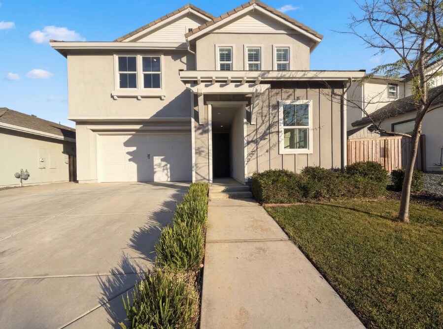 8292 Triplefin Way in Elk Grove, CA - Building Photo