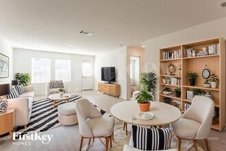 5174 Fowler Crst in Converse, TX - Foto de edificio - Building Photo