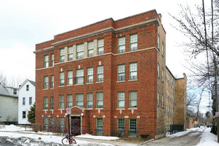 Claridge Hotel Apartments in Evanston, IL - Building Photo