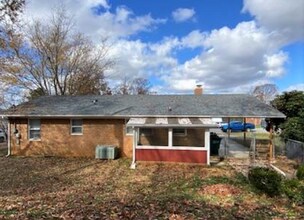 2285 Giles Dr SE in Christiansburg, VA - Building Photo - Building Photo