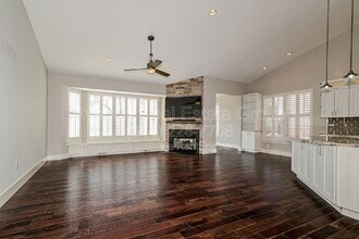 8914 Hilltop Manor Dr in Olivette, MO - Building Photo - Building Photo